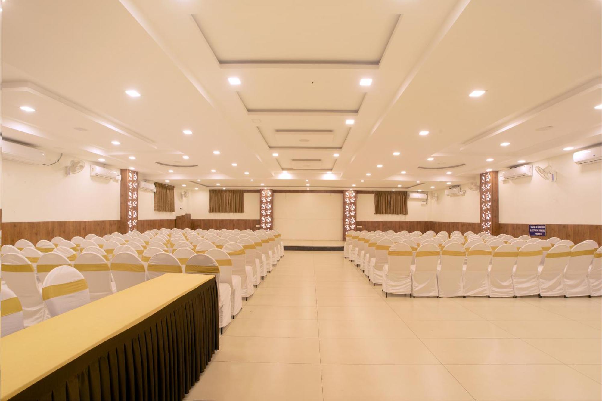 Отель Manjhi Residency Tiruchirappalli Экстерьер фото