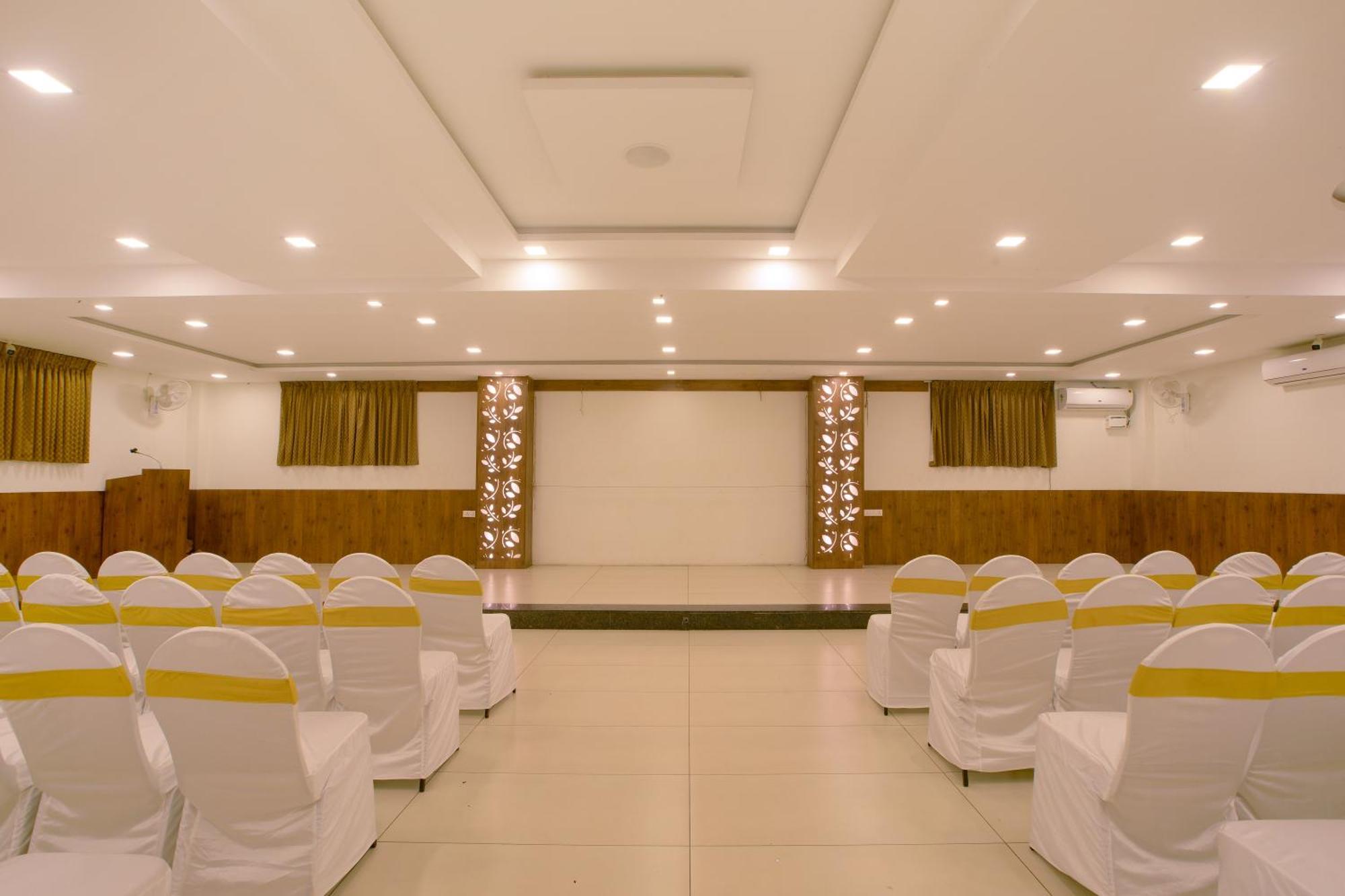 Отель Manjhi Residency Tiruchirappalli Экстерьер фото