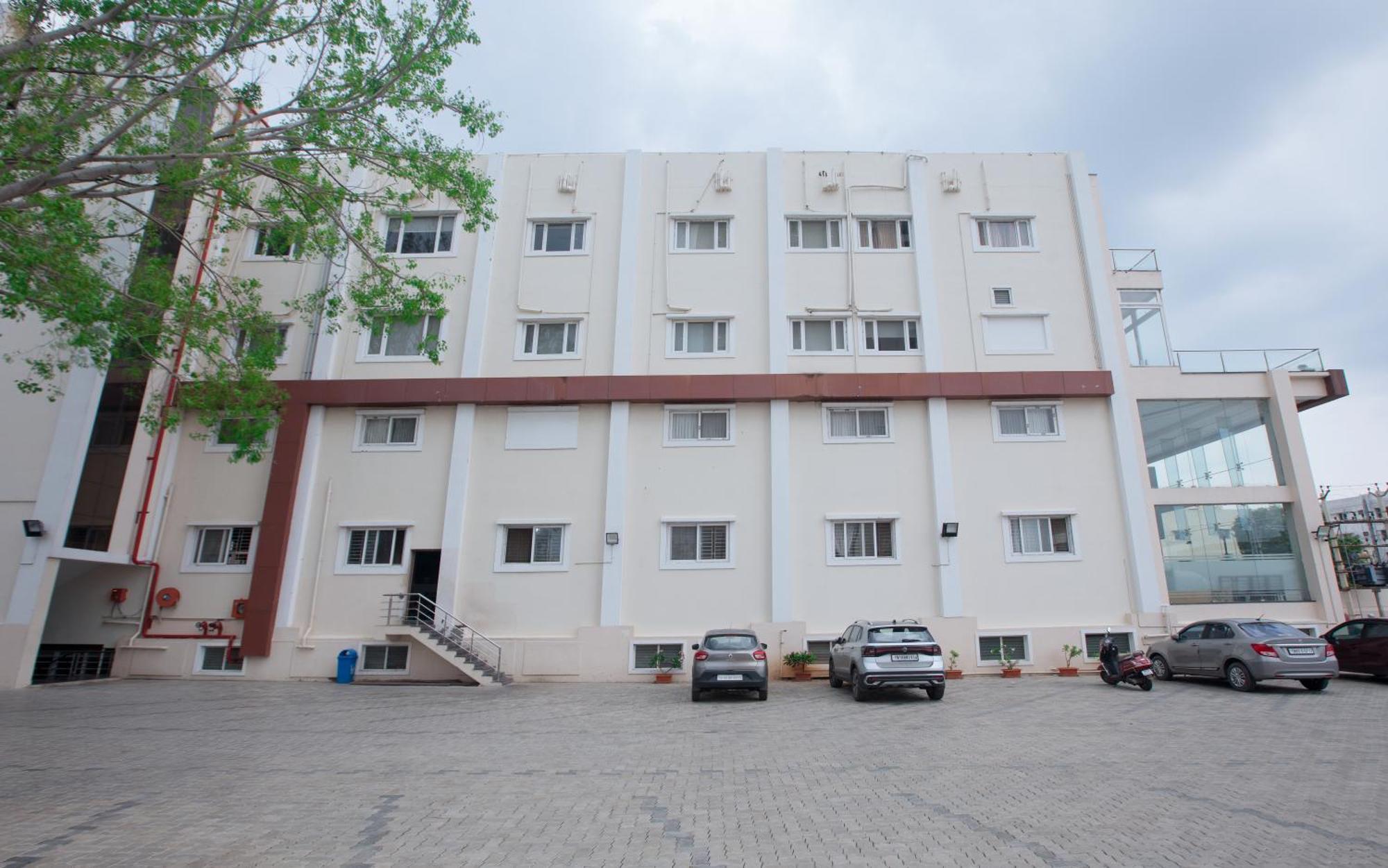 Отель Manjhi Residency Tiruchirappalli Экстерьер фото