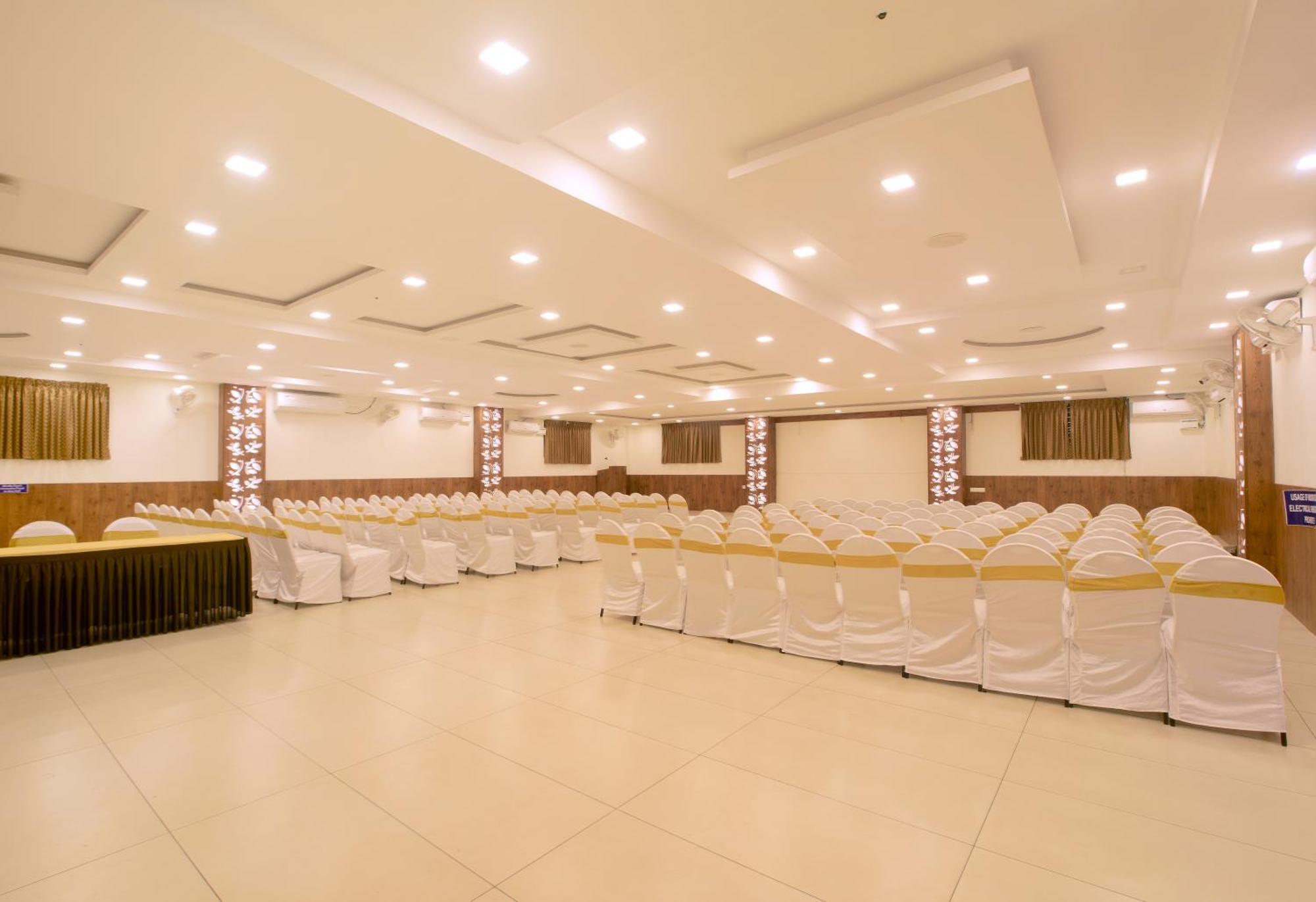 Отель Manjhi Residency Tiruchirappalli Экстерьер фото
