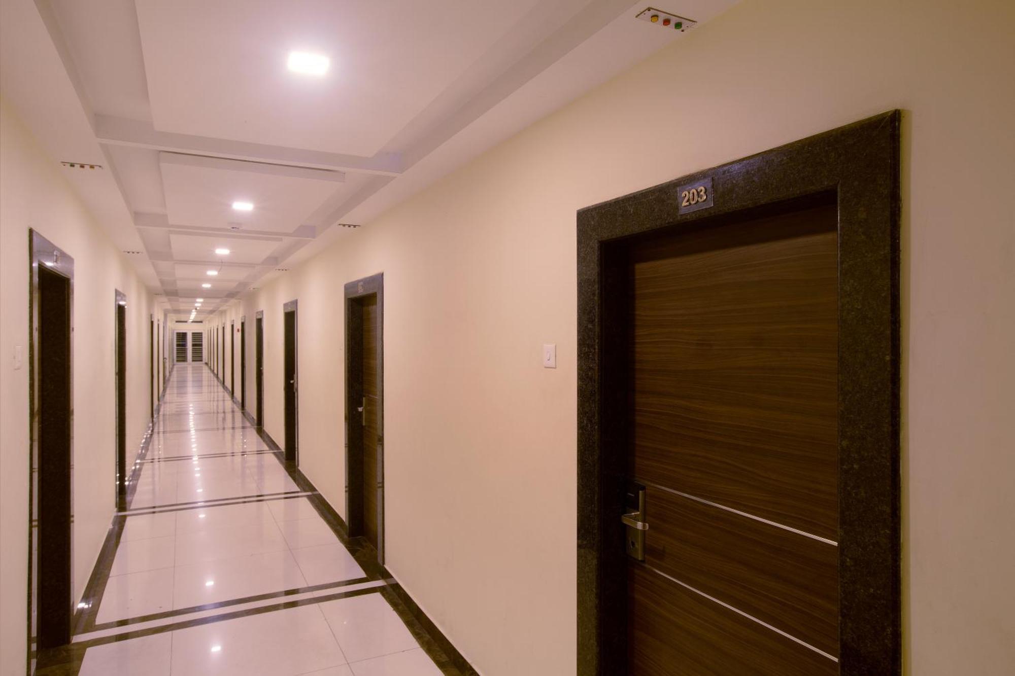 Отель Manjhi Residency Tiruchirappalli Экстерьер фото