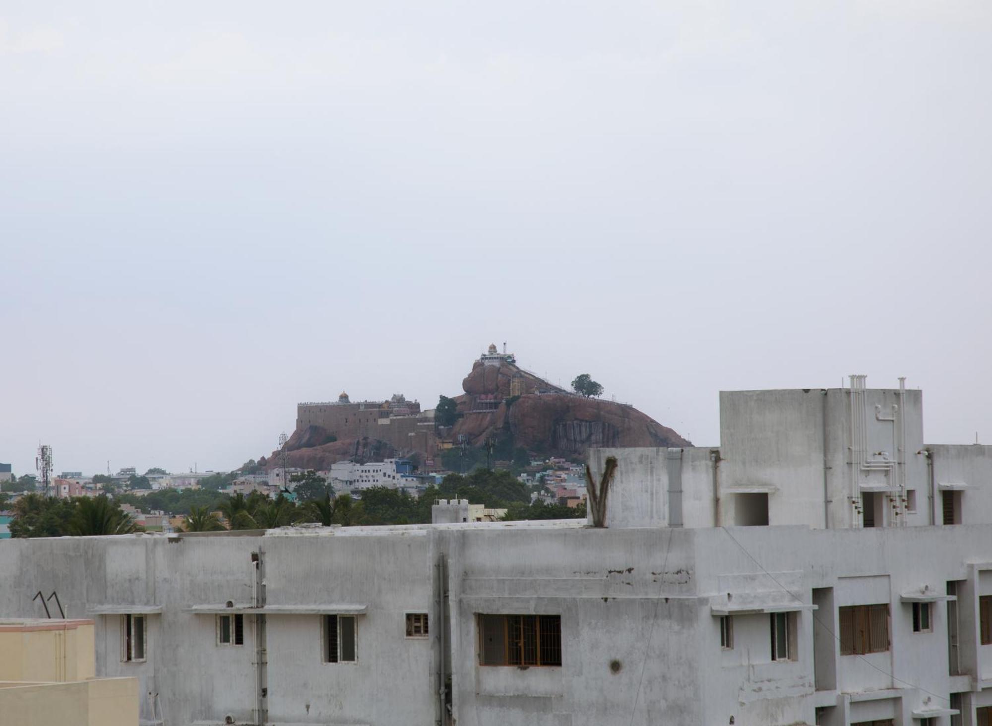 Отель Manjhi Residency Tiruchirappalli Экстерьер фото