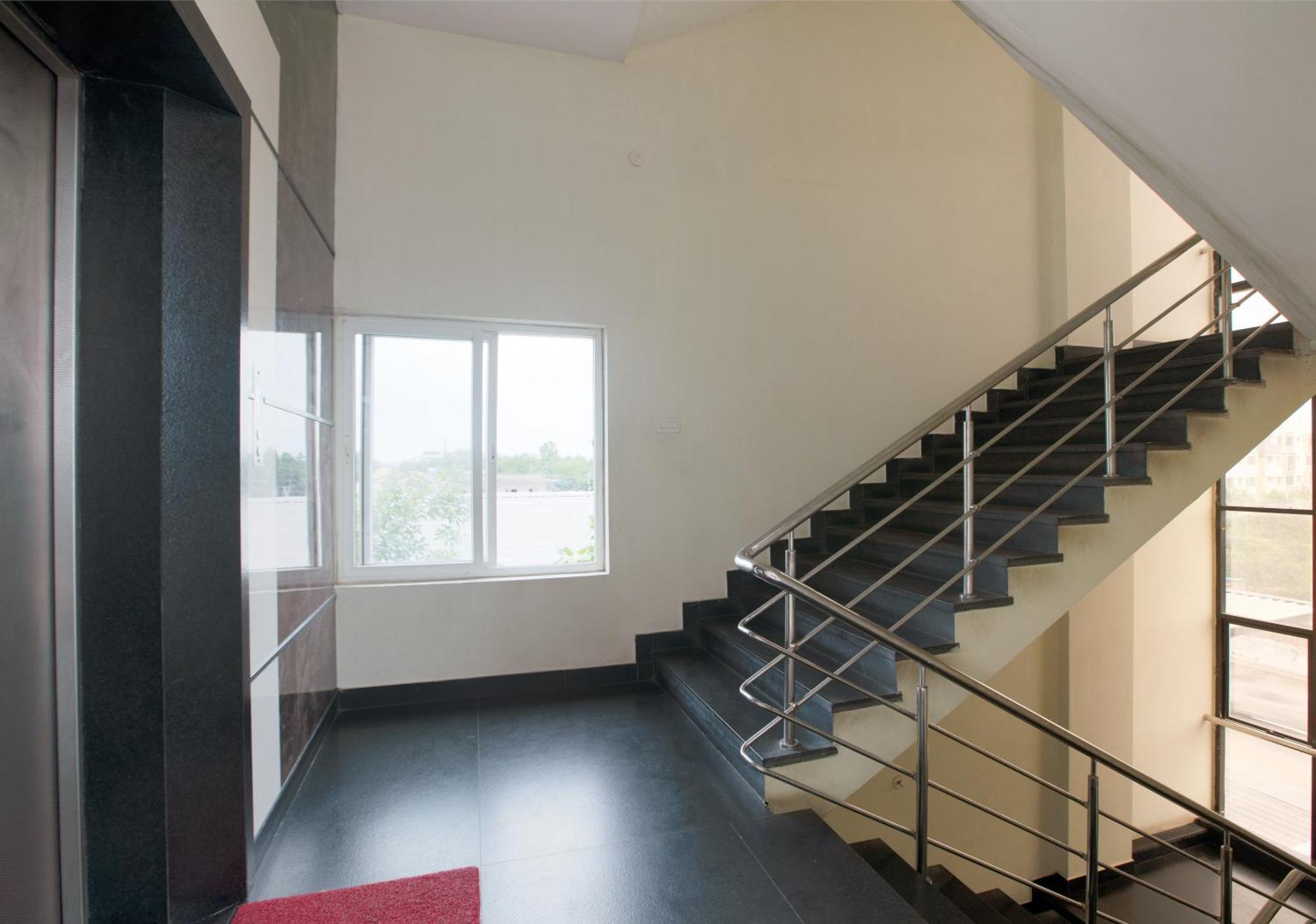 Отель Manjhi Residency Tiruchirappalli Экстерьер фото