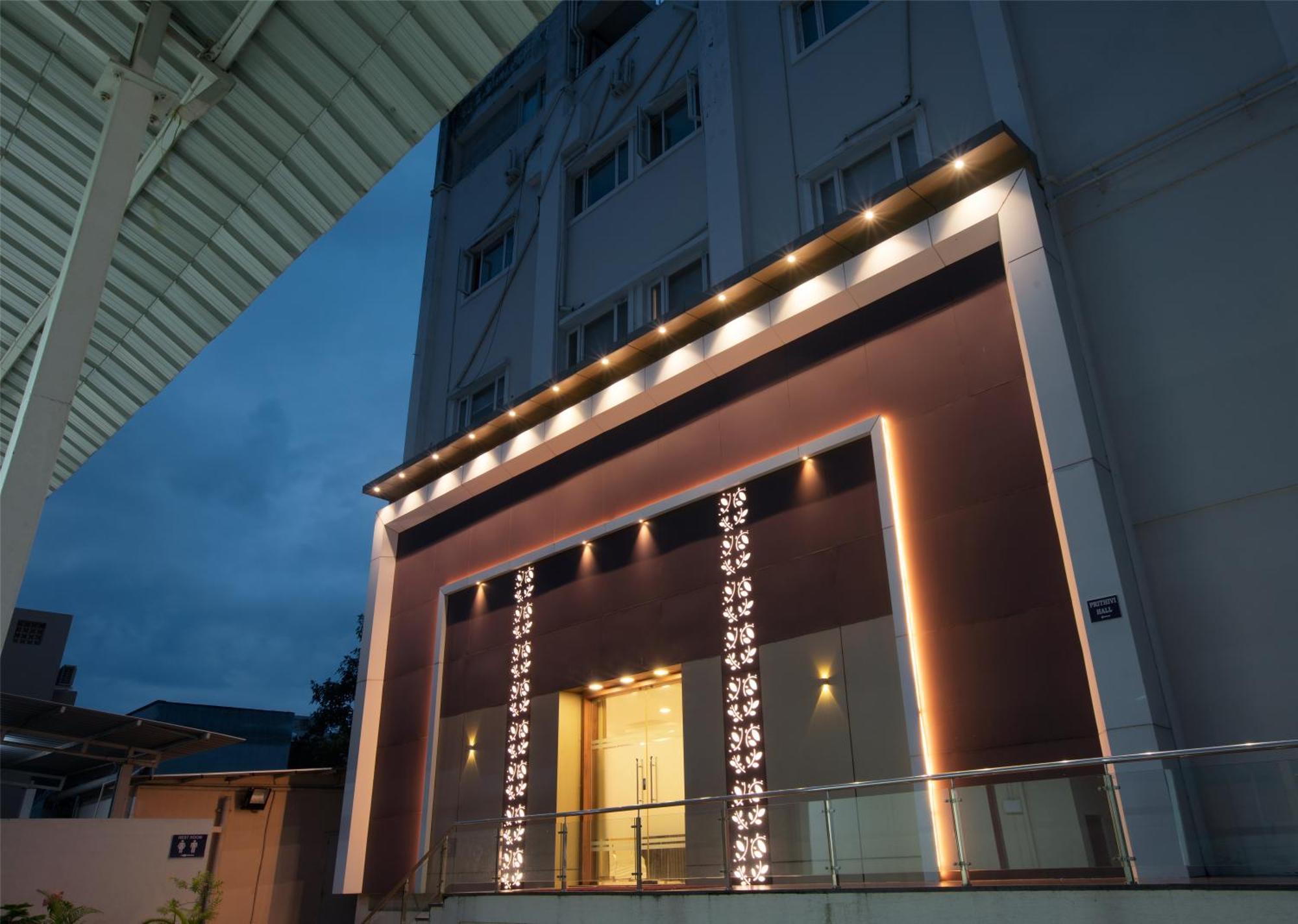 Отель Manjhi Residency Tiruchirappalli Экстерьер фото